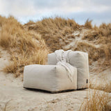 Soft Sofa Outdoor 2 Seater in Kirra Sand van sackit in een ontspannen loungehoek buiten