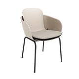 Patio stoel van sackit met beige kuip en lichtgrijs zitkussen voor comfortabel buiten dineren en ontspannen in de tuin