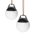 Twee sackit Light 250 lampen met een ronde witte lichtbol en zwarte bovenkant hangen aan stevige touwen voor sfeervolle verlichting buiten