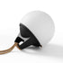 Witte ronde draadloze buitenlamp van sackit met zwarte voet en nautisch touw als handvat voor sfeervolle verlichting binnen en buiten
