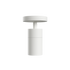 Witte cilindrische plafondlamp van sackit met minimalistisch Deens ontwerp en ronde plafondbevestiging op een zwarte achtergrond