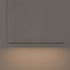 Ease 180 hanglamp boven de eettafel in zwart van sackit aan, met warm licht