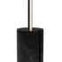 Detail van een vloerlamp met slank aluminium profiel en massieve zwarte marmeren voet voor een rustige moderne uitstraling in het interieur