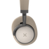 Beige over ear hoofdtelefoon van sackit met zachte oorkussens en een zichtbaar X logo op de oorschelp
