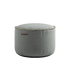 Ronde grijze Cura poef van sackit met zachte geweven bekleding en contrasterende decoratieve stiknaad voor comfortabel gebruik als voetenbankje