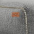 Detail van de grijze weerbestendige stof van de Cobana lounge zitzak met decoratieve stikrand en subtiel sackit label voor binnen en buiten gebruik