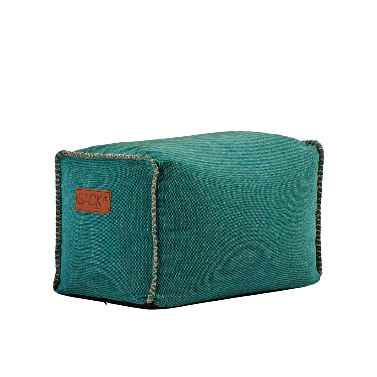 Turquoise vierkante poef van sackit met stevige geweven bekleding decoratieve rand en handvat op een zwarte achtergrond