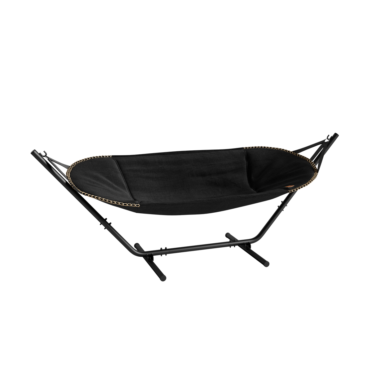 Zwarte sackit Cobana hangmat op een stevig metalen standaard voor comfortabel ontspannen in de tuin op het terras of bij het vakantiehuis