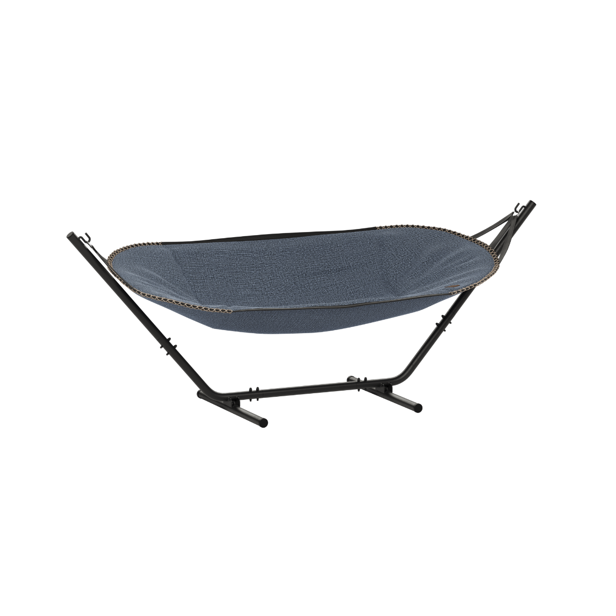 Donkerblauwe Cobana hangmat op een zwarte metalen standaard van sackit voor comfortabel ontspannen in de tuin of op het terras