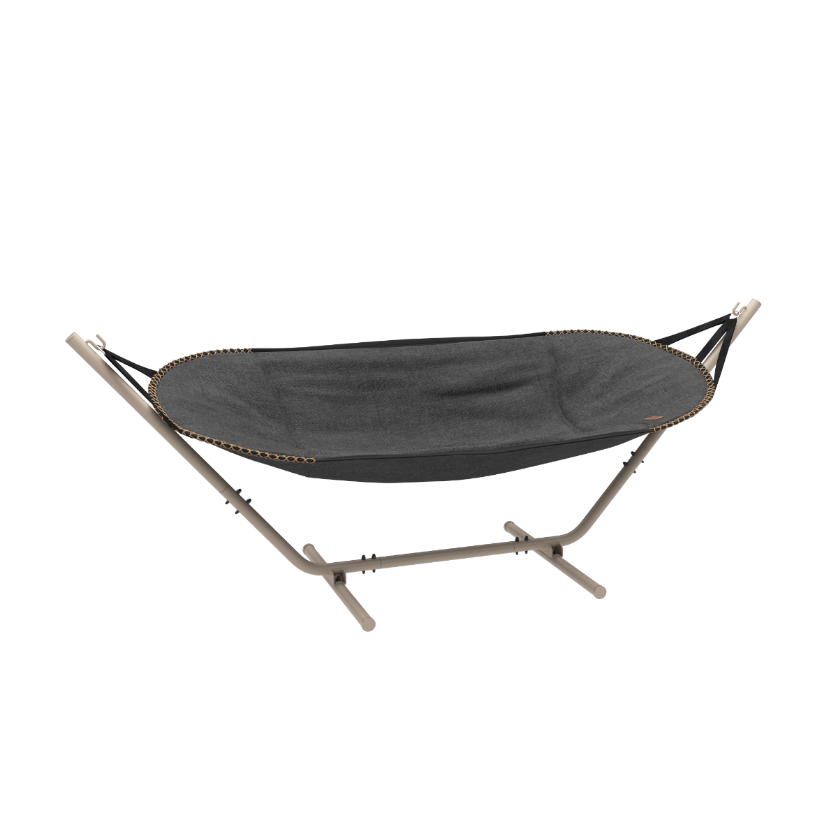 Zwarte Cobana hangmat van sackit op een stevig standaard voor comfortabel ontspannen in de tuin of op het terras