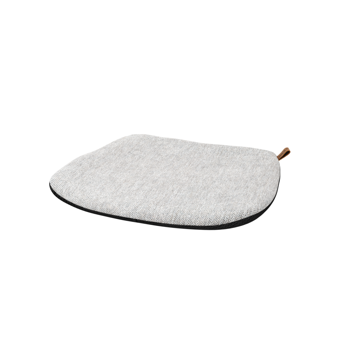 Lichtgrijs zitkussen op maat voor de Patio Chair no. One van sackit voor comfortabel buiten zitten in een stijlvolle Scandinavische tuin