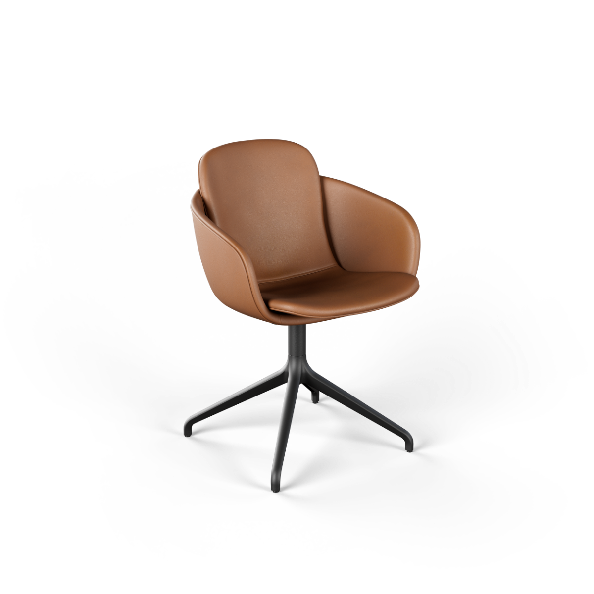 Bruine leren eetkamerstoel van sackit met omarmende zitting en zwart draaibaar onderstel voor comfortabel tafelen in Scandinavisch interieur