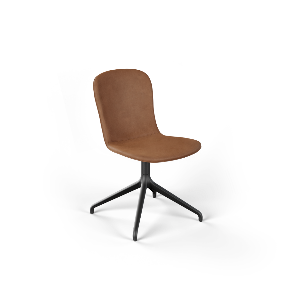 Bruine eetkamerstoel van sackit met zachte zitting en zwarte draaibare stervoet voor een modern Scandinavisch interieur