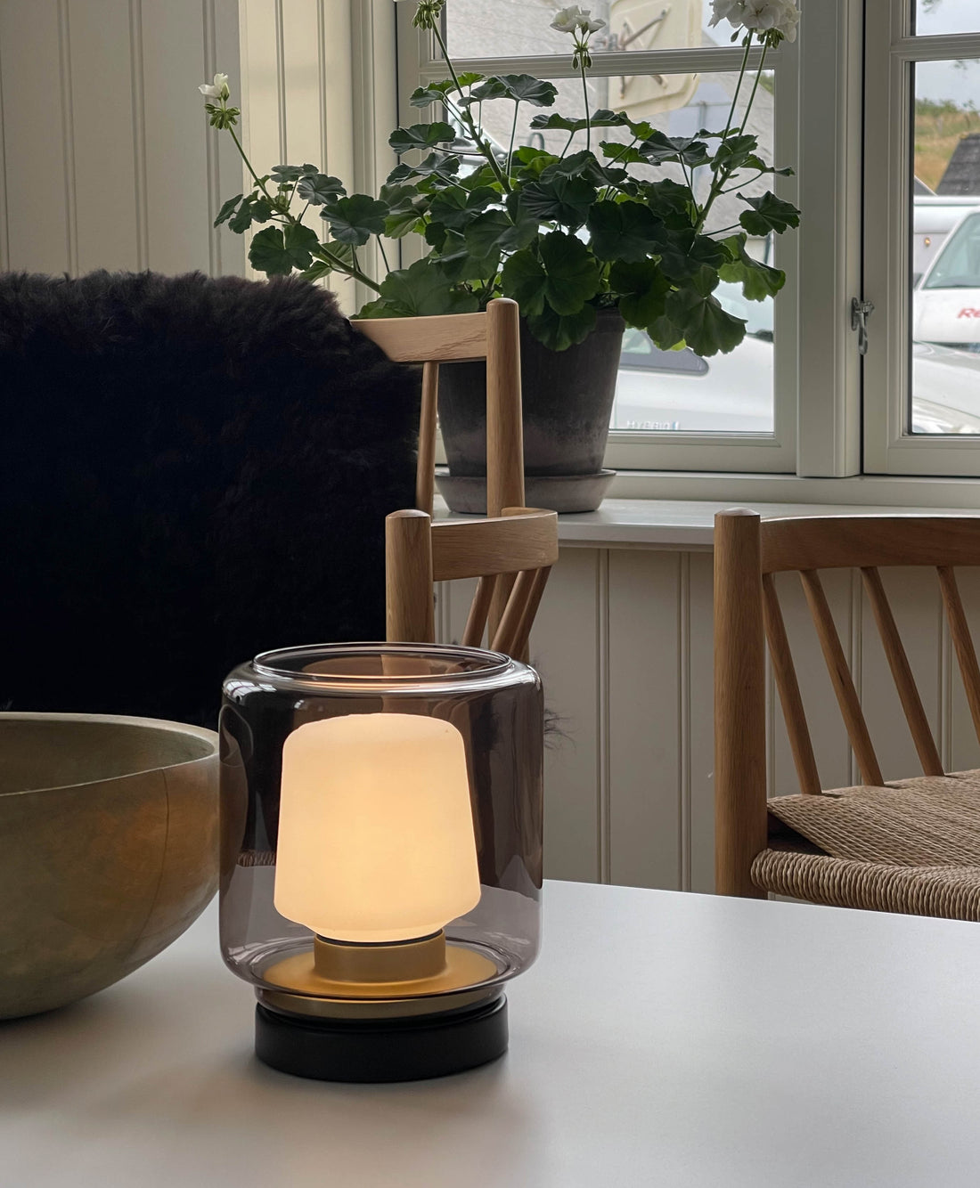 Indoor SACKit New York glazen lamp in de lounge bij Villa Vest