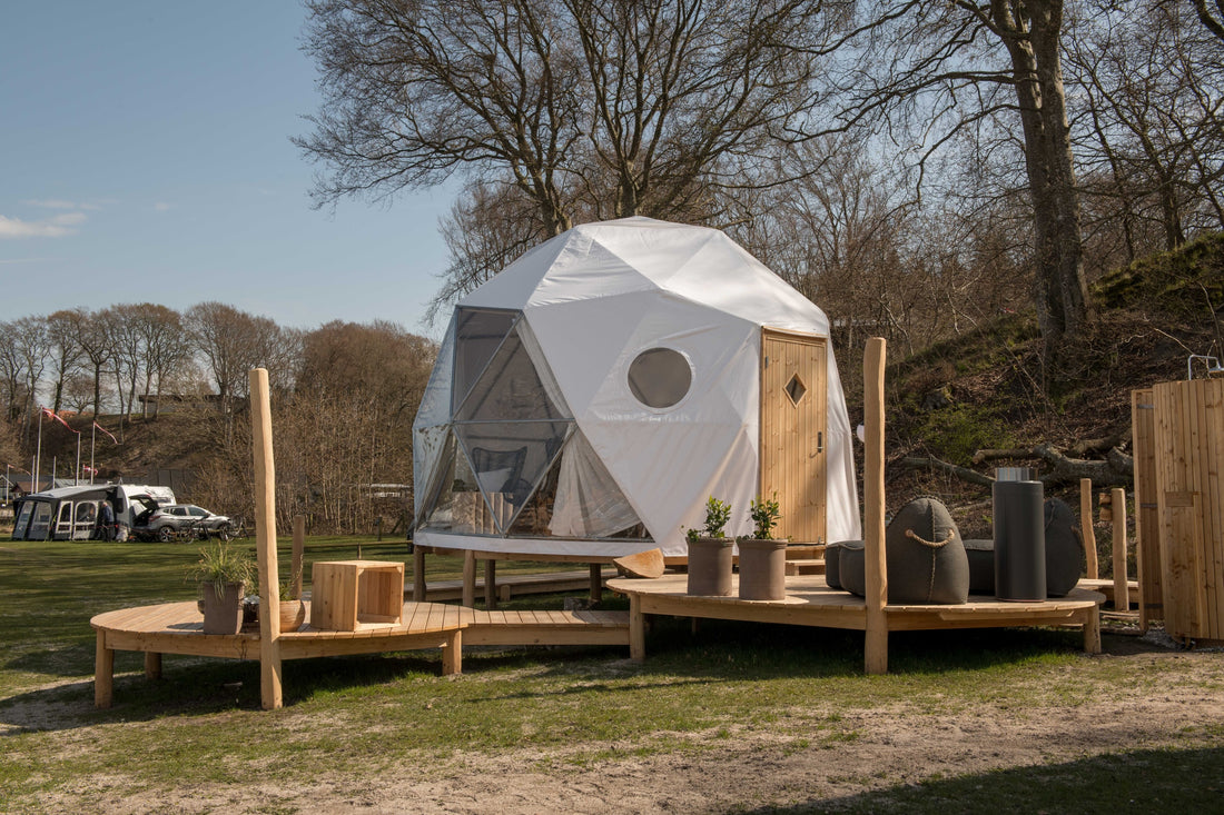 Loungegedeelte met SACKit Cobana meubelen zorgt voor ontspanning bij Mariager Camping & Hytter