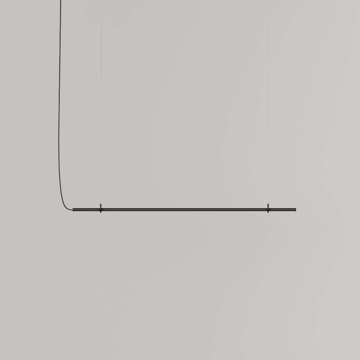 Ease 120 hanglamp boven de eettafel in zwart van sackit aan, met warm licht