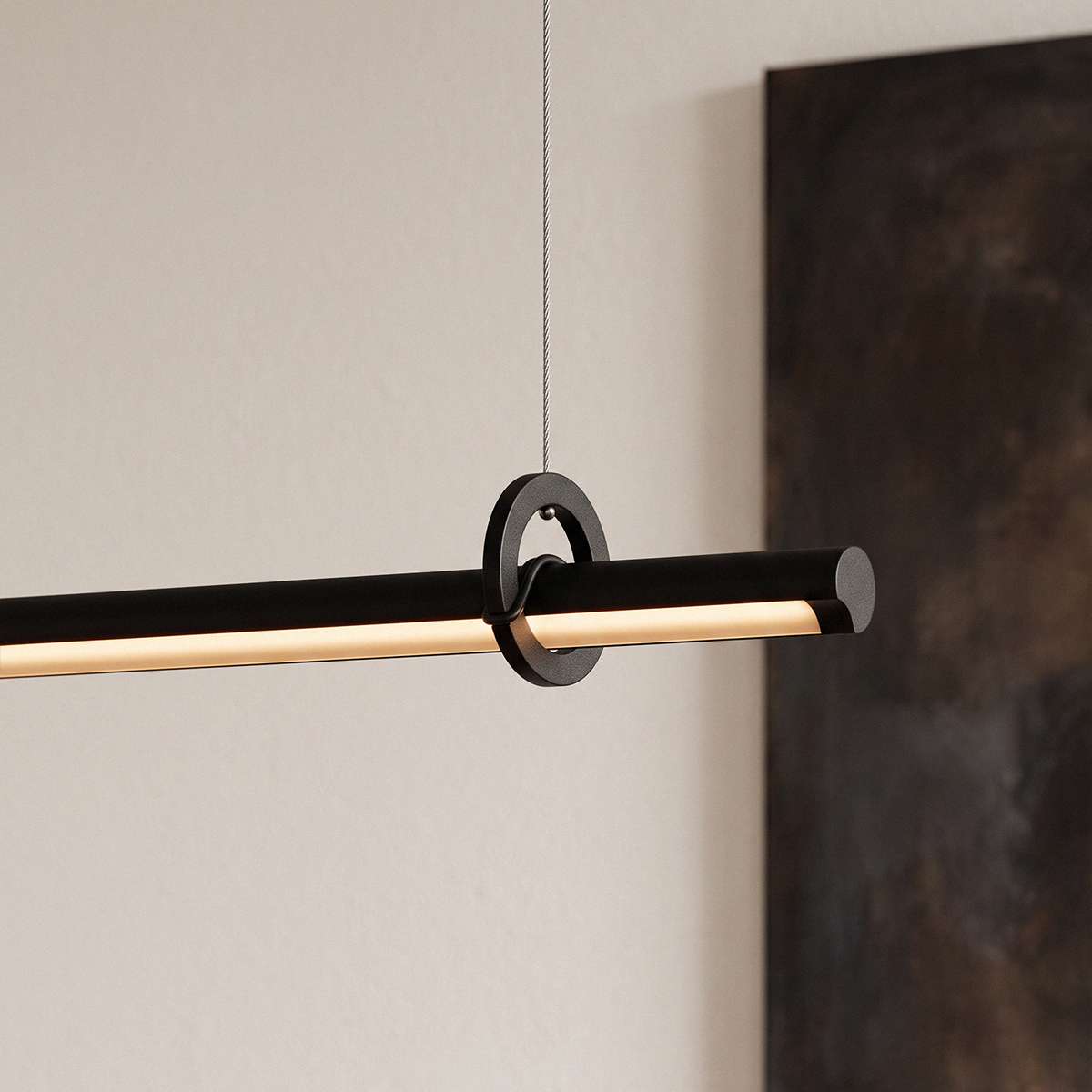 Ease 180 hanglamp boven de eettafel in zwart van sackit in een licht en rustig interieur