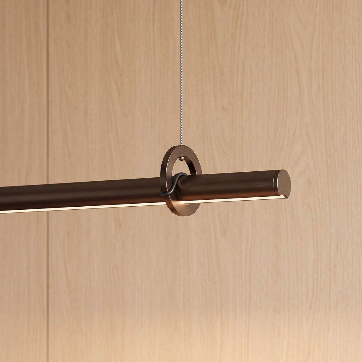 Ease 180 hanglamp boven de eettafel in brons van sackit in een Scandinavisch interieur