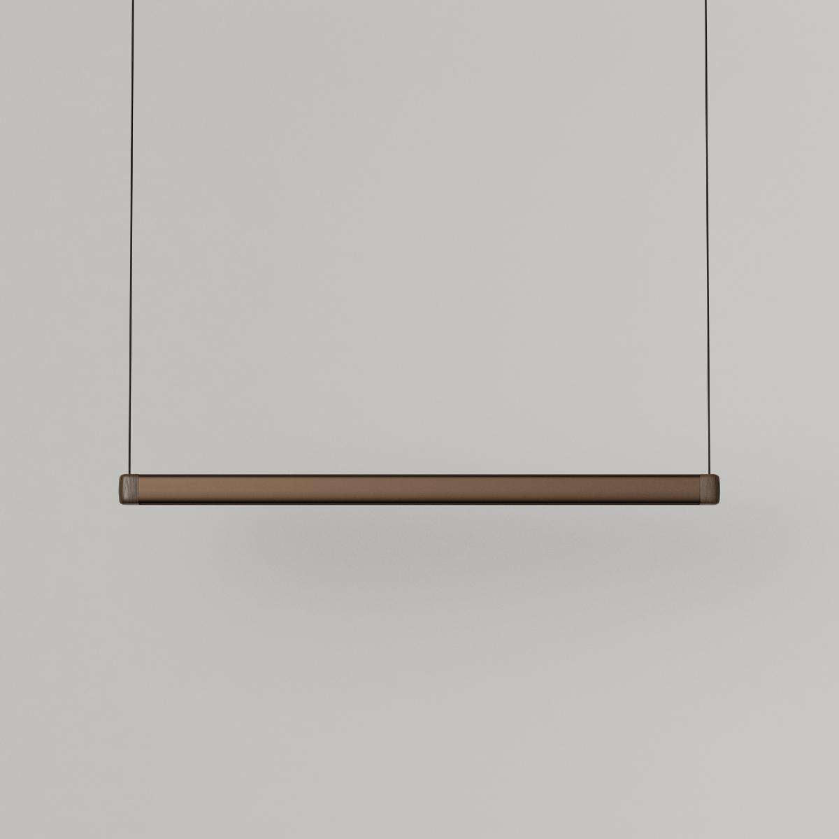 Pebble hanglamp boven de eettafel in brons van sackit aan, met warm licht