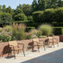 Kirra Patio Lounge Chair in Noir van sackit in een buitenomgeving