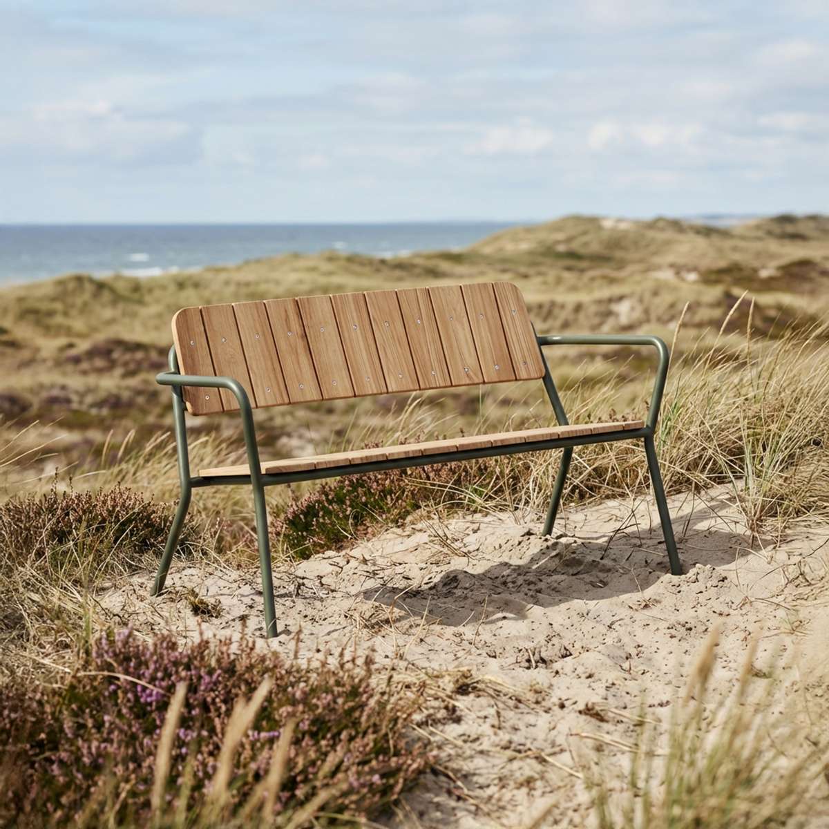 Kirra Patio Bench in olijfgroen van sackit buiten gestyled