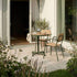 Kirra Cafe Table & 2 Kirra Patio Chair in olijfgroen van sackit in een buitenomgeving