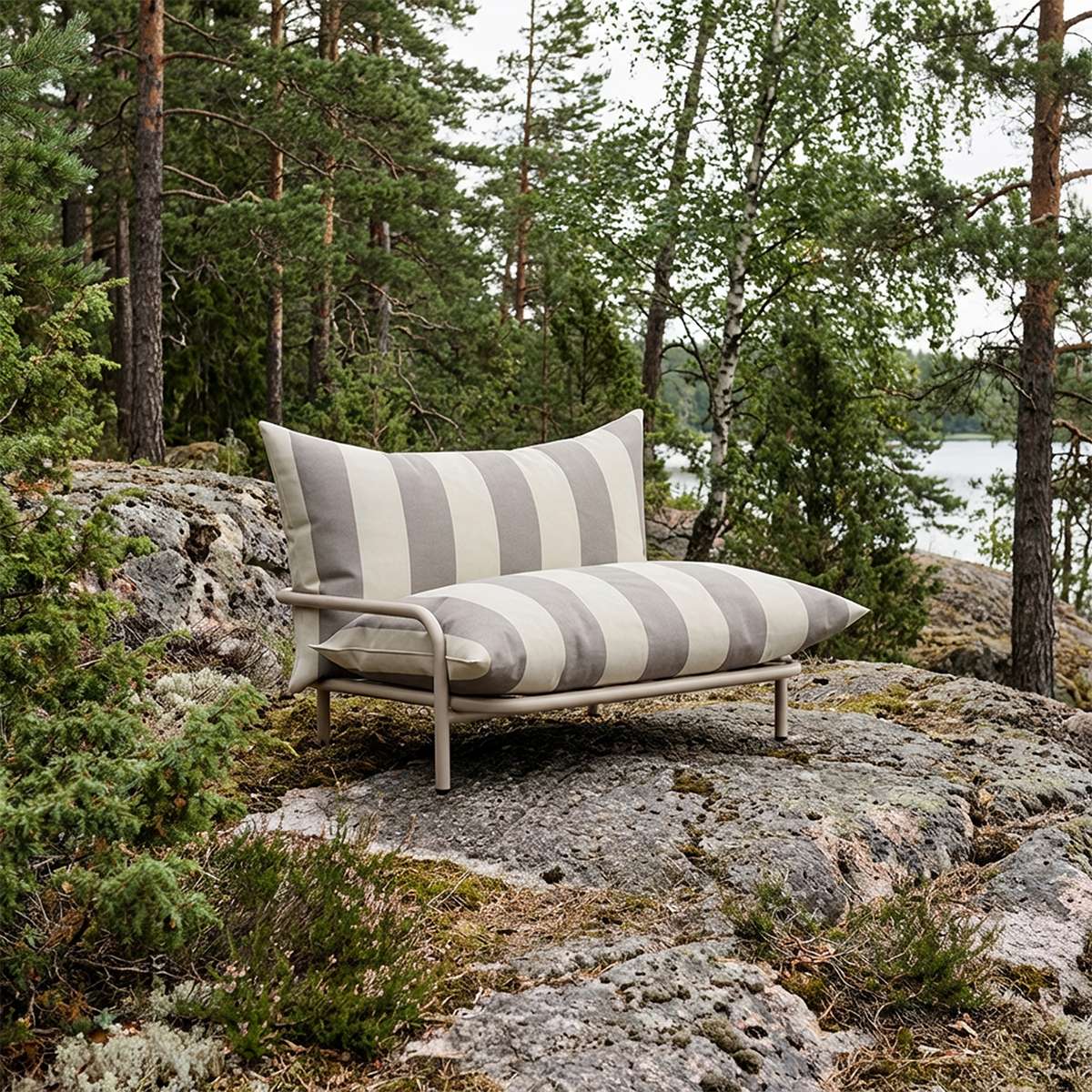 Mollis Lounge Chair