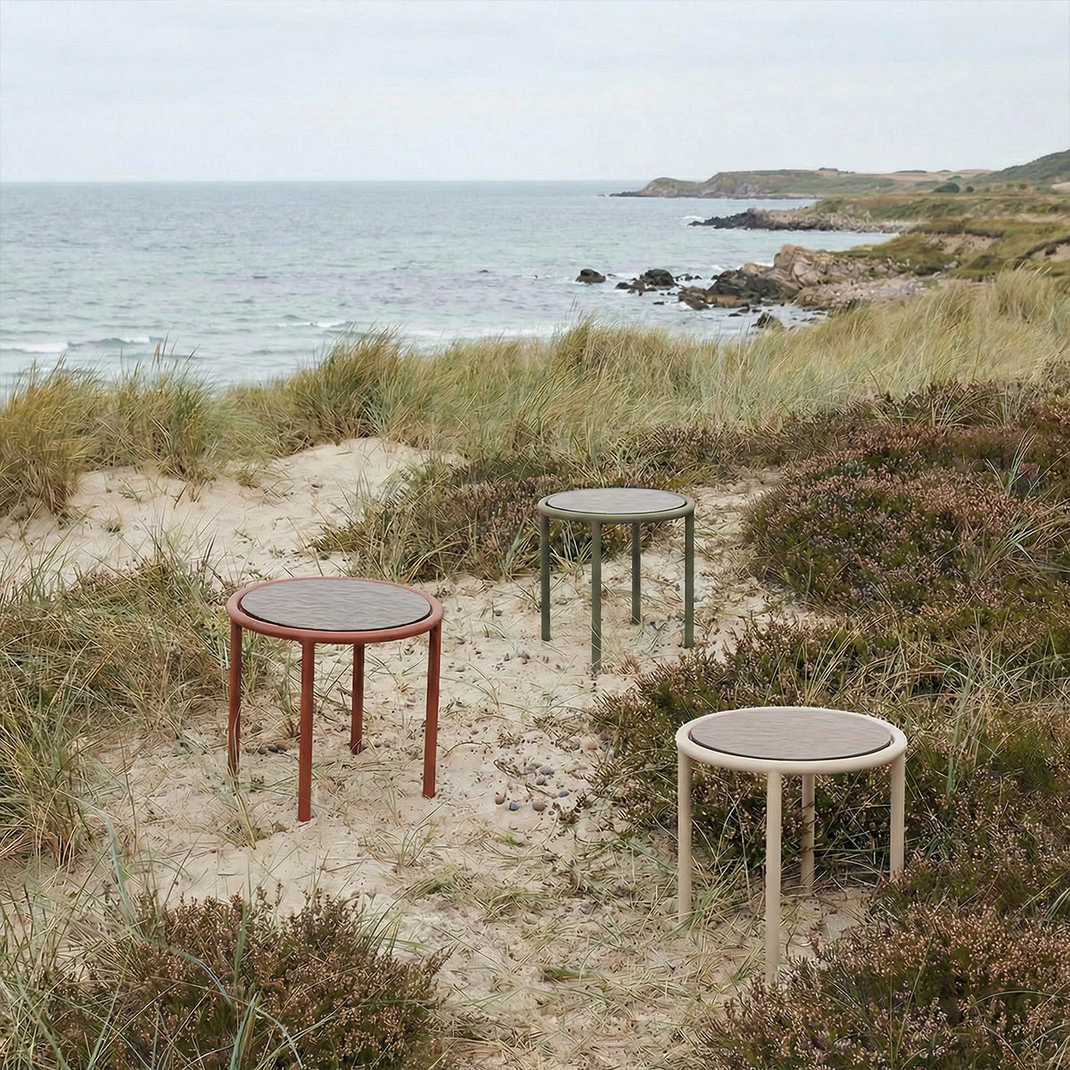 Mollis Side Table Ø50 - Bijzettafel Ø50 van gepoedercoat aluminium en gehard glas
