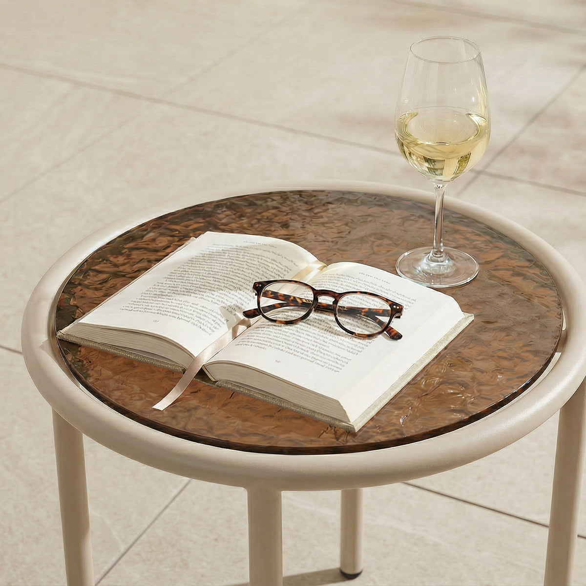 Mollis Side Table Ø50 - Bijzettafel Ø50 van gepoedercoat aluminium en gehard glas